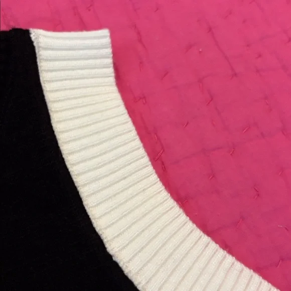 CHANEL Sleeveless Black and white knit Top, M - Picture 5 of 9
